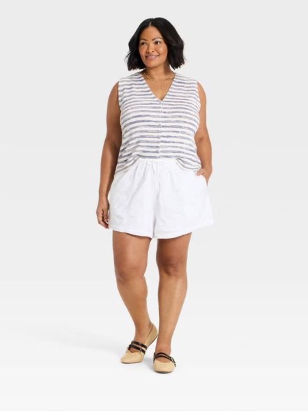 Universal Thread Button-Front Standard Fit Tank Top - Picture 2 of 4